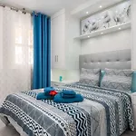 Modern 4 Bedroom In *