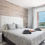 Modern 4 Bedroom In Prázdninový dům *
