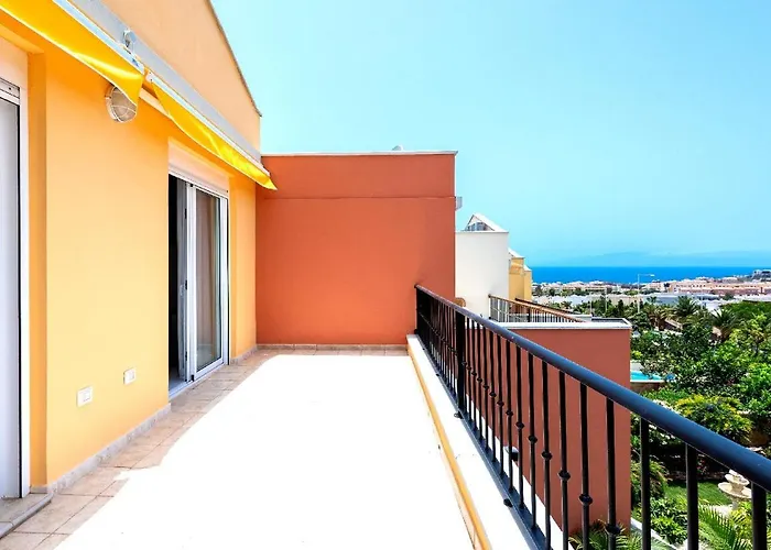 Modern 4 Bedroom In בית נופש