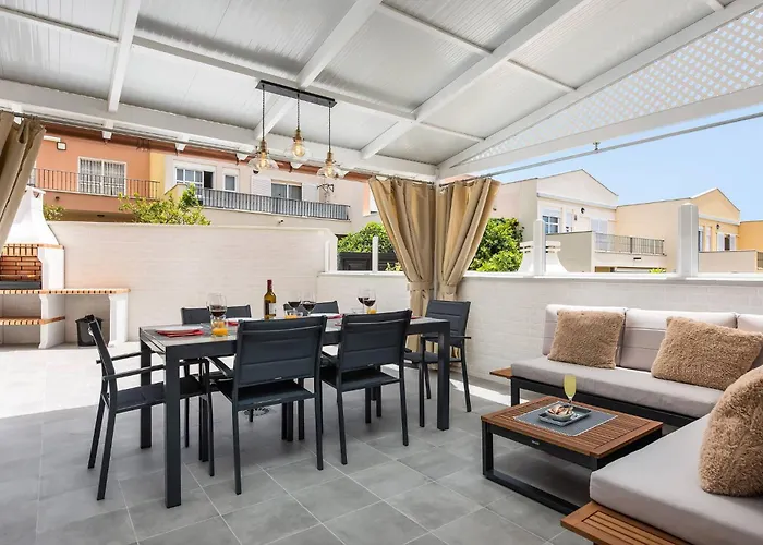 בית נופש Modern 4 Bedroom In