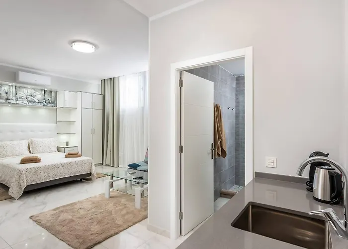 בית נופש Modern 4 Bedroom In