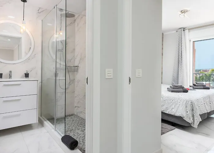 Modern 4 Bedroom In בית נופש *