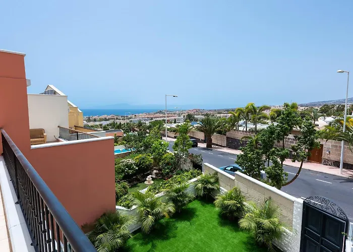 Modern 4 Bedroom In בית נופש