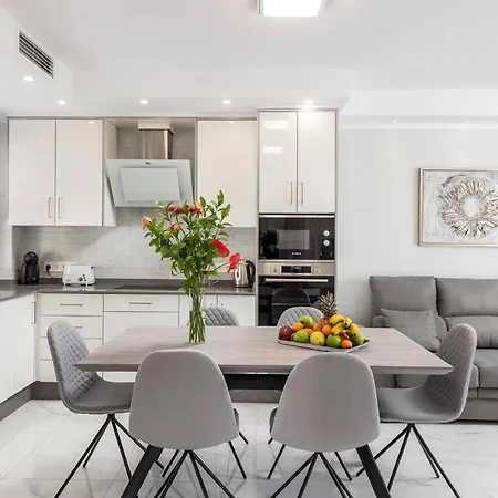 Modern 4 Bedroom In Feriehus