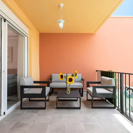 بيت للعطل Modern 4 Bedroom In *