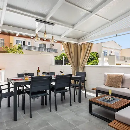 بيت للعطل Modern 4 Bedroom In