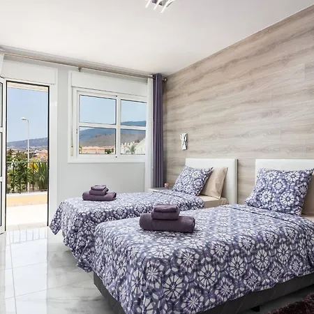 Modern 4 Bedroom In Feriehus