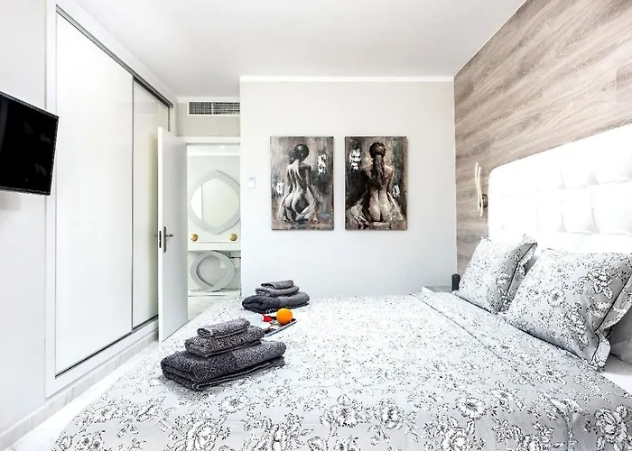 Feriehus Modern 4 Bedroom In *