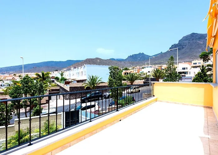 بيت للعطل Modern 4 Bedroom In