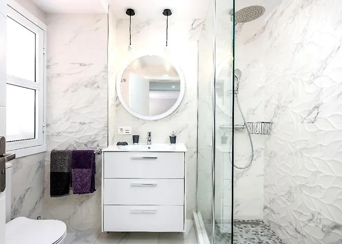 بيت للعطل Modern 4 Bedroom In