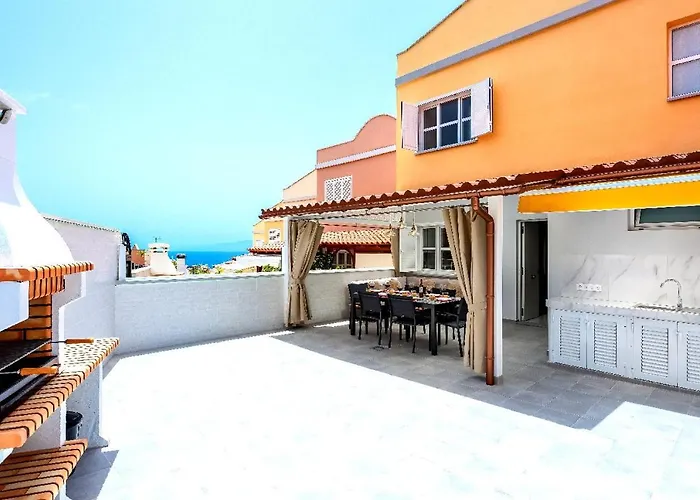 Modern 4 Bedroom In *