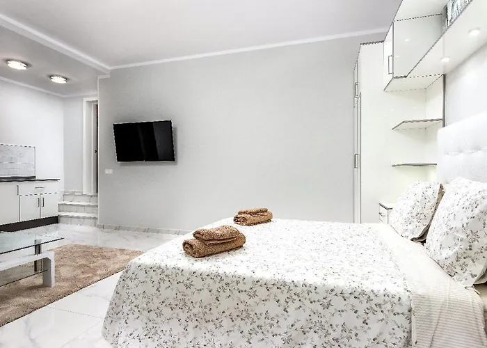 Modern 4 Bedroom In بيت للعطل