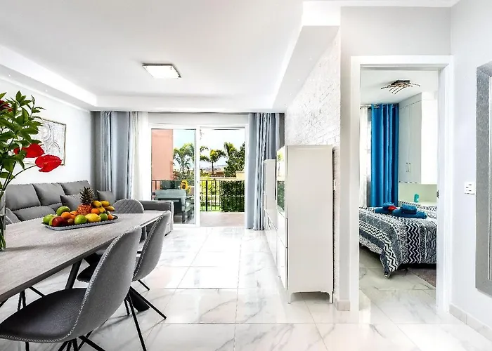 بيت للعطل Modern 4 Bedroom In