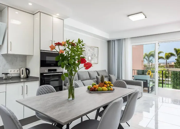 Modern 4 Bedroom In * أذيخي