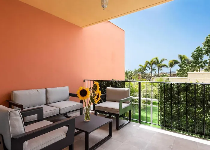 Modern 4 Bedroom In بيت للعطل *