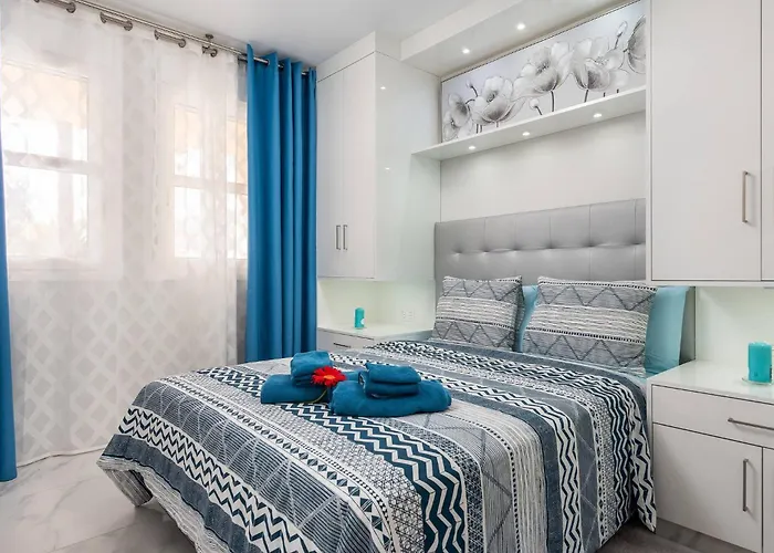 Modern 4 Bedroom In *