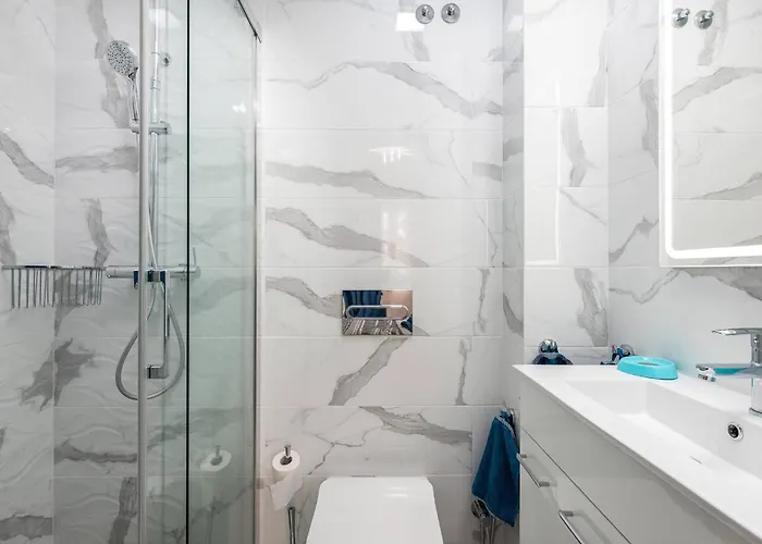 Modern 4 Bedroom In *