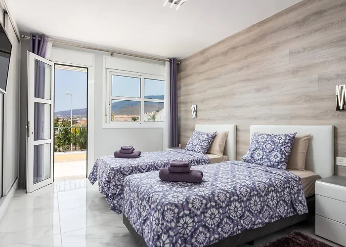 Modern 4 Bedroom In Feriehus