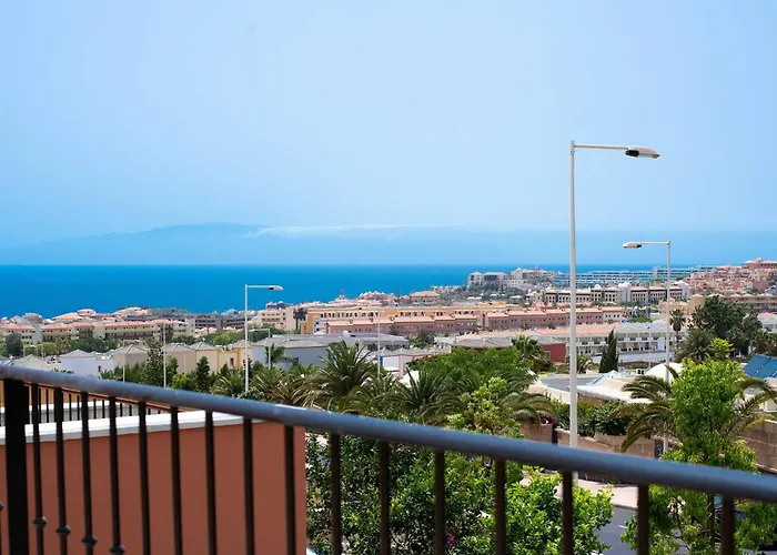 Modern 4 Bedroom In بيت للعطل *