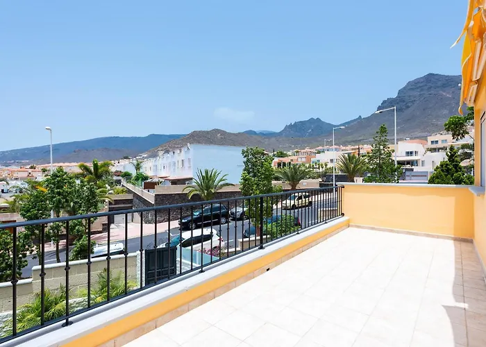 Feriehus Modern 4 Bedroom In Costa Adeje (Tenerife)