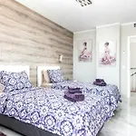 Modern 4 Bedroom In Semesterbostad *
