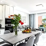 Modern 4 Bedroom In Semesterbostad *