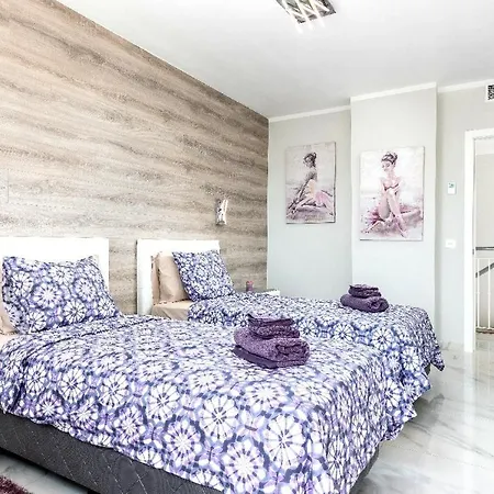 Modern 4 Bedroom In Σπίτι διακοπών *