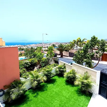 Dom wakacyjny Modern 4 Bedroom In *