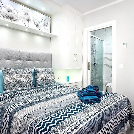 Modern 4 Bedroom In *