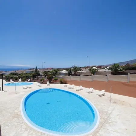 Modern 4 Bedroom In Dom wakacyjny Costa Adeje (Tenerife)