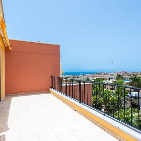 Modern 4 Bedroom In Dom wakacyjny Costa Adeje (Tenerife)