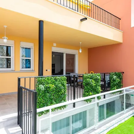 別荘 Modern 4 Bedroom In アデヘ