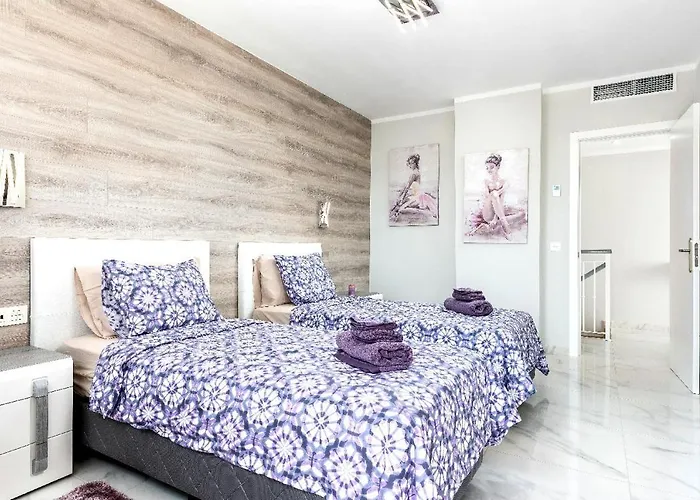 Modern 4 Bedroom In 別荘 *