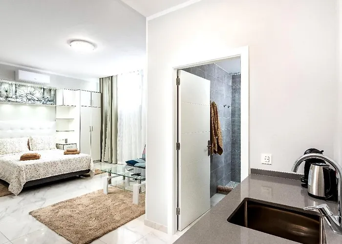 Modern 4 Bedroom In Prázdninový dům *