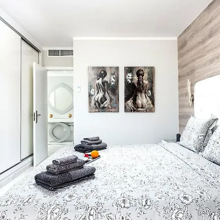 펜션 Modern 4 Bedroom In *