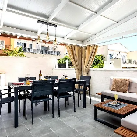 Modern 4 Bedroom In 아데제