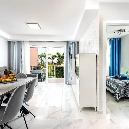 펜션 Modern 4 Bedroom In