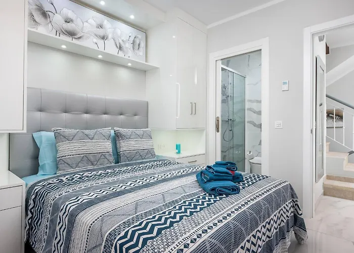 Ferienhaus Modern 4 Bedroom In Costa Adeje (Tenerife)